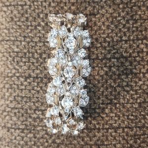 Sparkling Diamond Leaf Stretch Bracelet